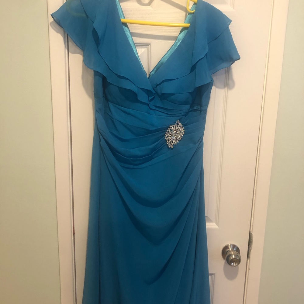 Dresses - Picture 16 of 16